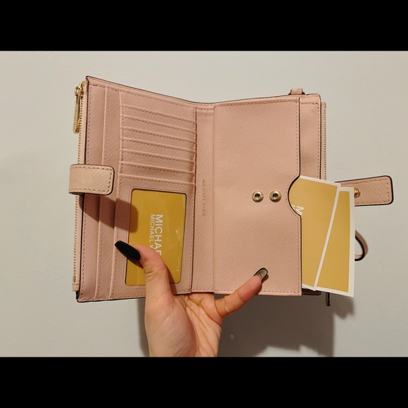 Michael Kors Wallet - Picture 4 of 5